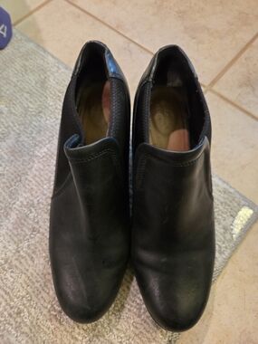 Clark's  Black Slip-On Leather Ankle Boots 2.5 Heel 8.5M